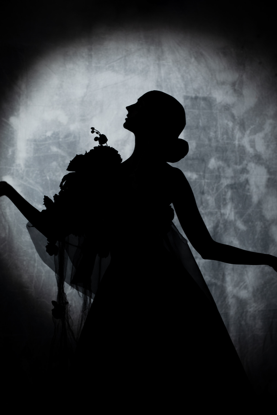 Dramatic_fashion_editorial_portrait_of_womans_silhouette_on_grey_background_photographed_by_Sara_Lehtomaa