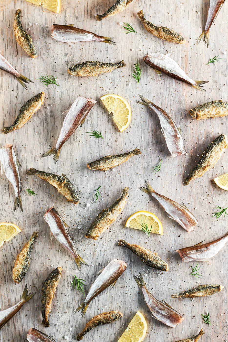 Raw_and_fried_vendace_with_dills_and_sliced_lemon_and_peppers_on_a_table_For_Kespro's_Menu_magazine_by_Elina_Himanen