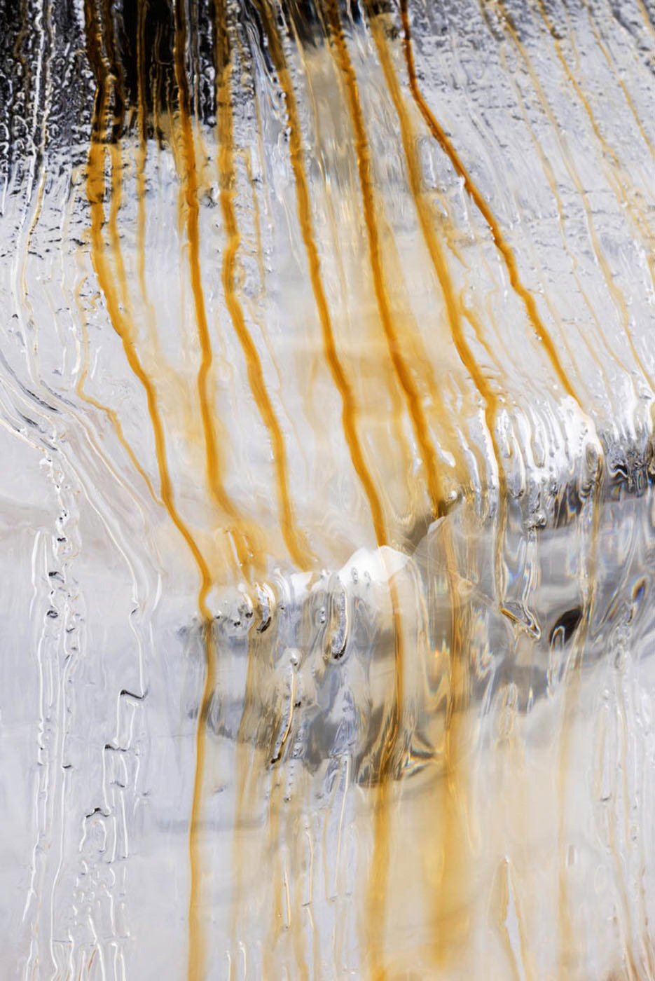 yellow_liquid_dripping_on_ice_surface_by_Tomas_Olsen
